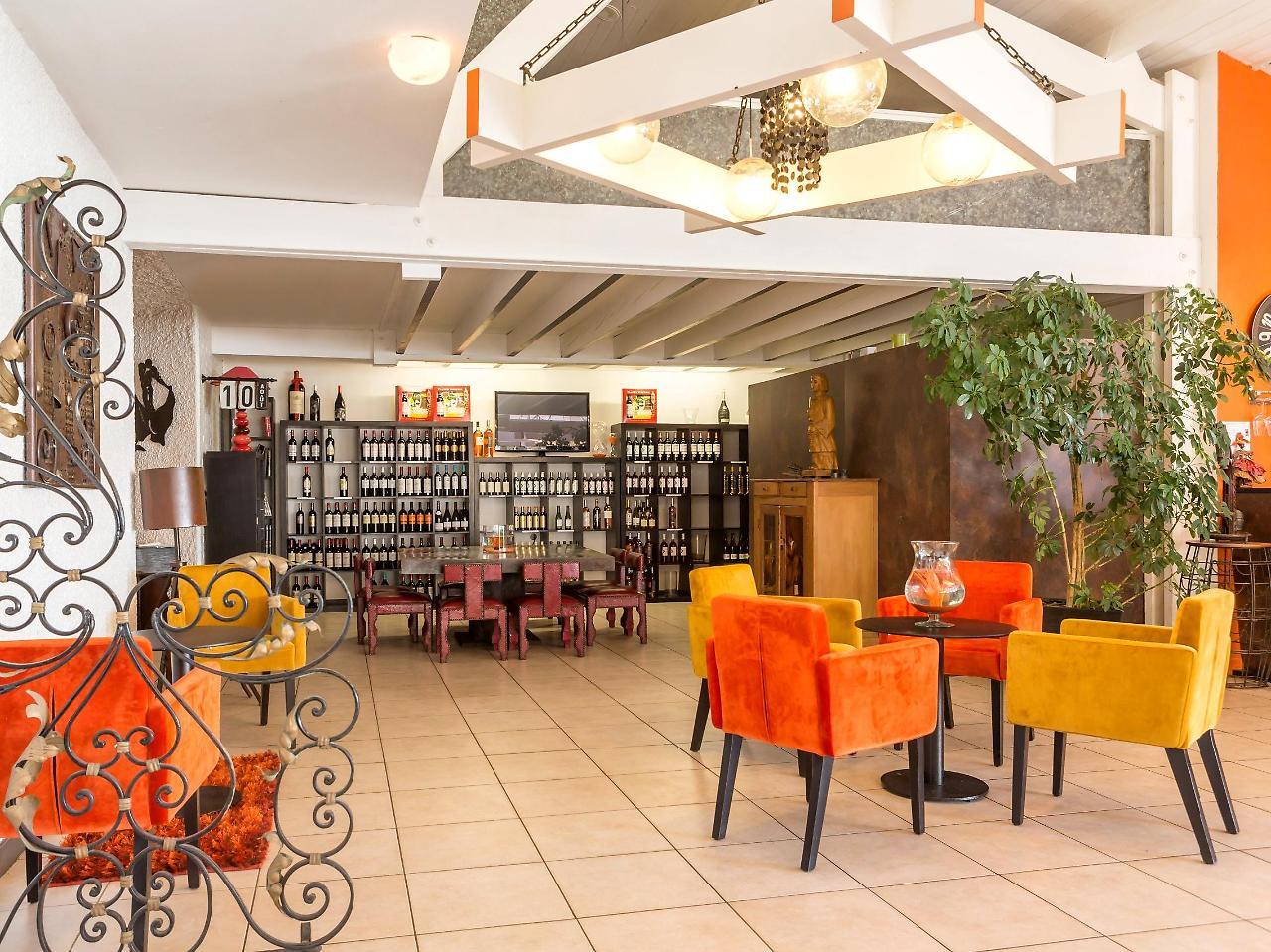 Logis Hotel Restaurant La Citadelle ブライ・エ・サン・リュス エクステリア 写真