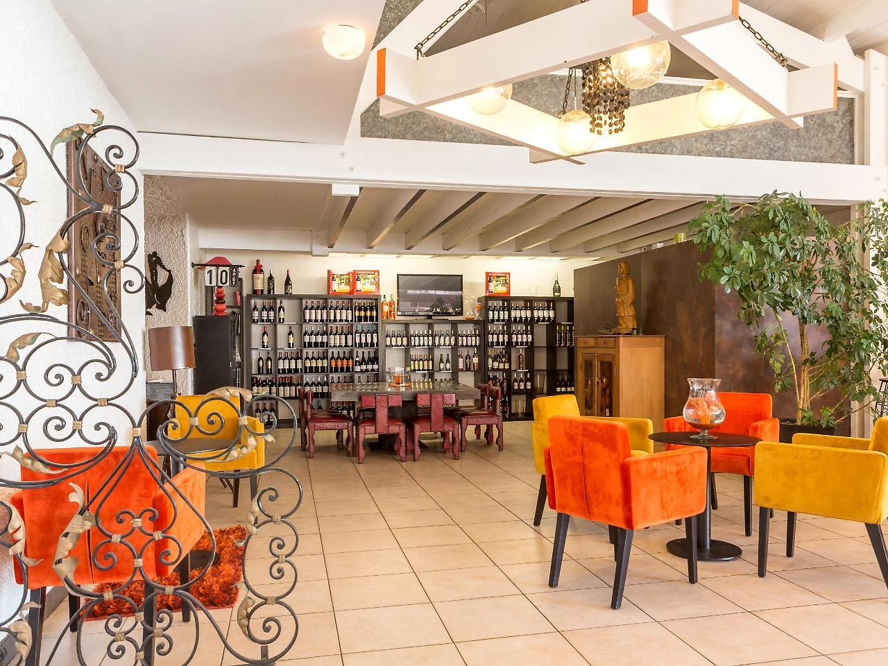 Logis Hotel Restaurant La Citadelle ブライ・エ・サン・リュス エクステリア 写真