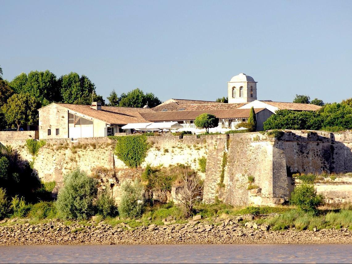 Logis Hotel Restaurant La Citadelle ブライ・エ・サン・リュス エクステリア 写真