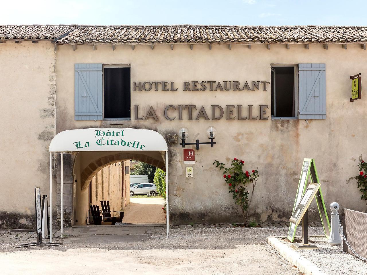 Logis Hotel Restaurant La Citadelle ブライ・エ・サン・リュス エクステリア 写真