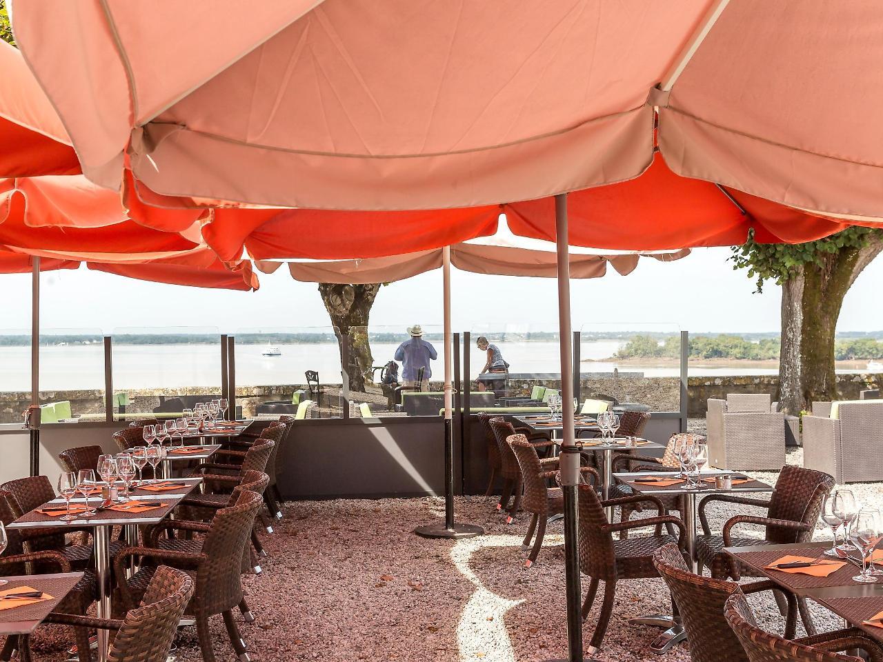 Logis Hotel Restaurant La Citadelle ブライ・エ・サン・リュス エクステリア 写真