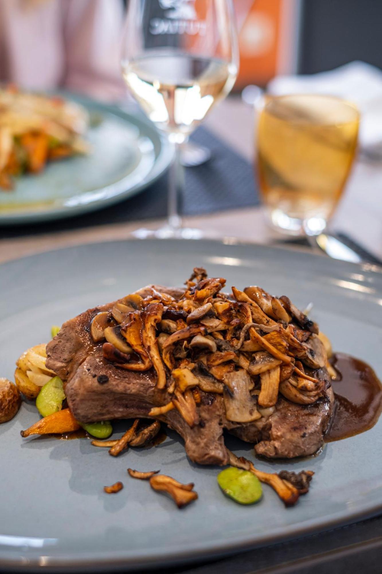 Logis Hotel Restaurant La Citadelle ブライ・エ・サン・リュス エクステリア 写真