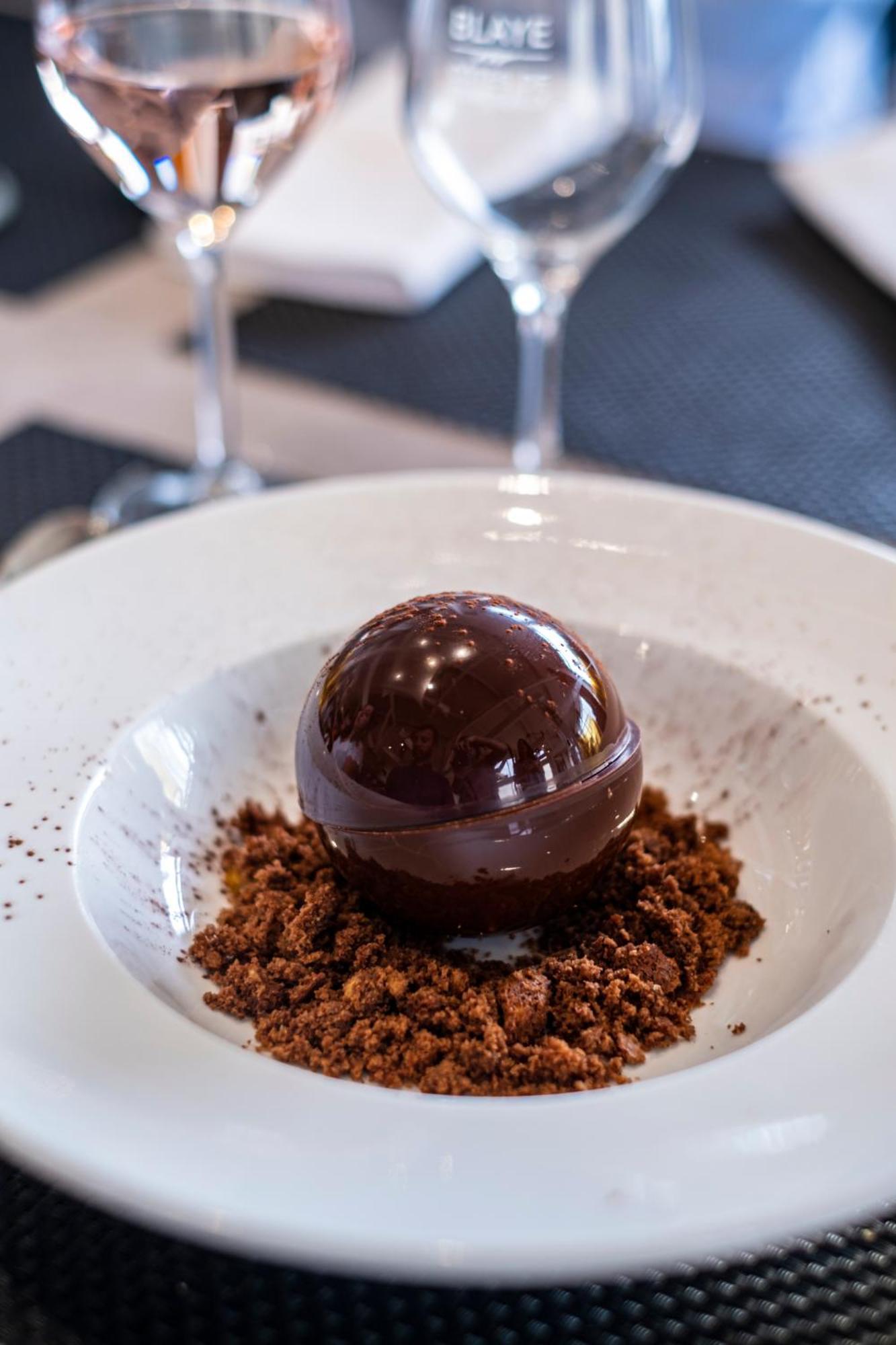 Logis Hotel Restaurant La Citadelle ブライ・エ・サン・リュス エクステリア 写真