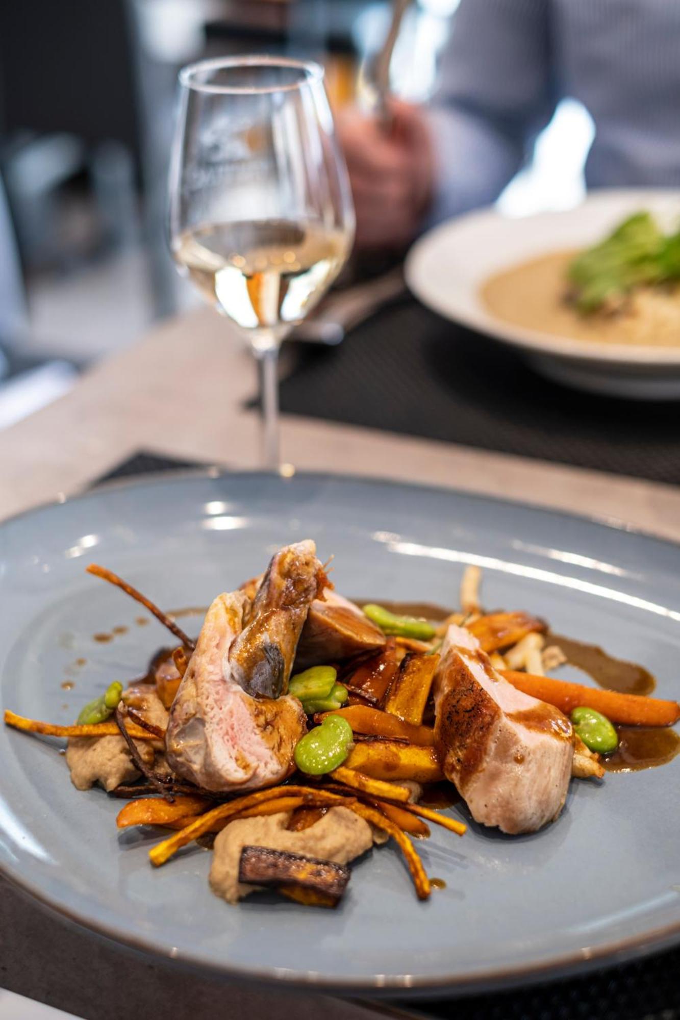 Logis Hotel Restaurant La Citadelle ブライ・エ・サン・リュス エクステリア 写真