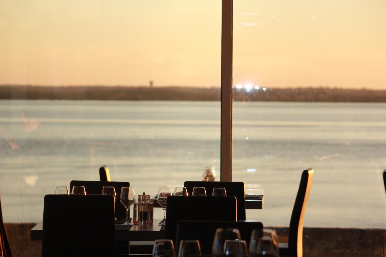 Logis Hotel Restaurant La Citadelle ブライ・エ・サン・リュス エクステリア 写真