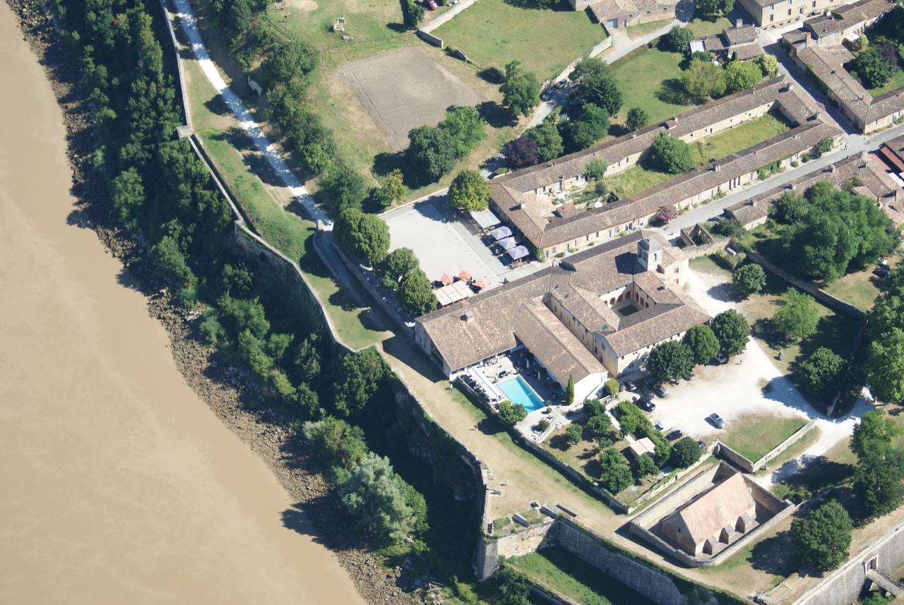 Logis Hotel Restaurant La Citadelle ブライ・エ・サン・リュス エクステリア 写真